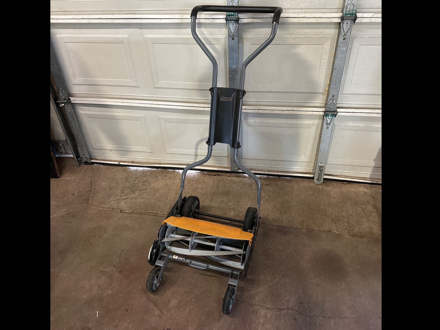Fiskars Lawn Cutter