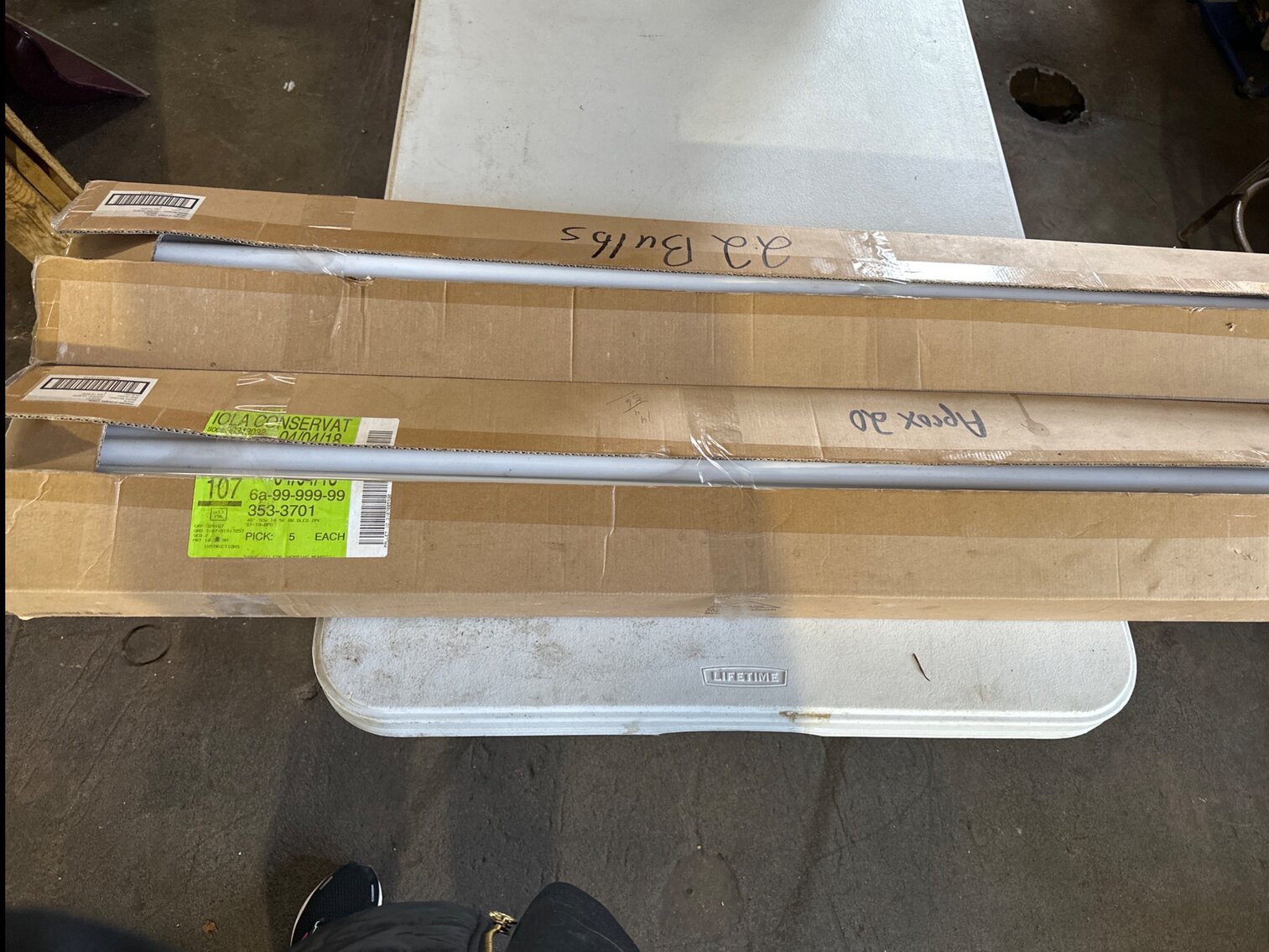 2 Boxes Fluorescent Lights