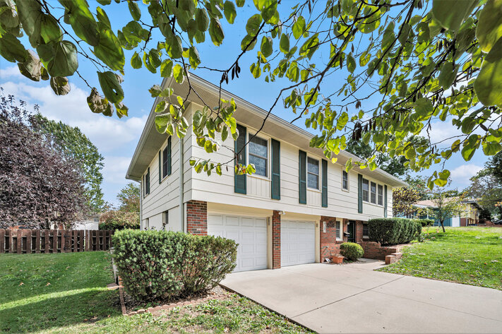 Image for REAL ESTATE & PERSONAL PROPERTY AUCTION