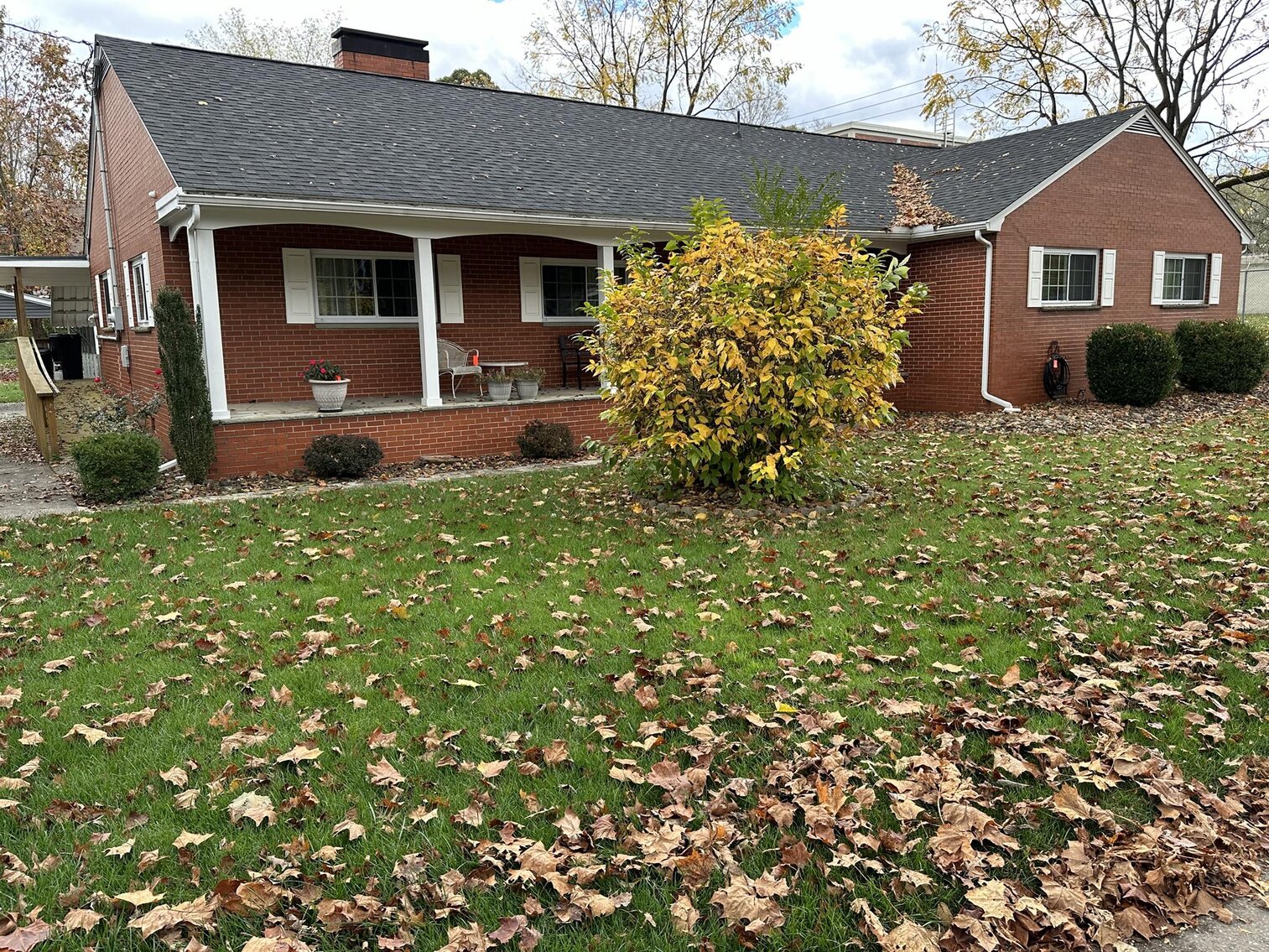 Image for SOLD $181,500 - Spacious 3 Bedroom Brick Ranch in Saint Albans