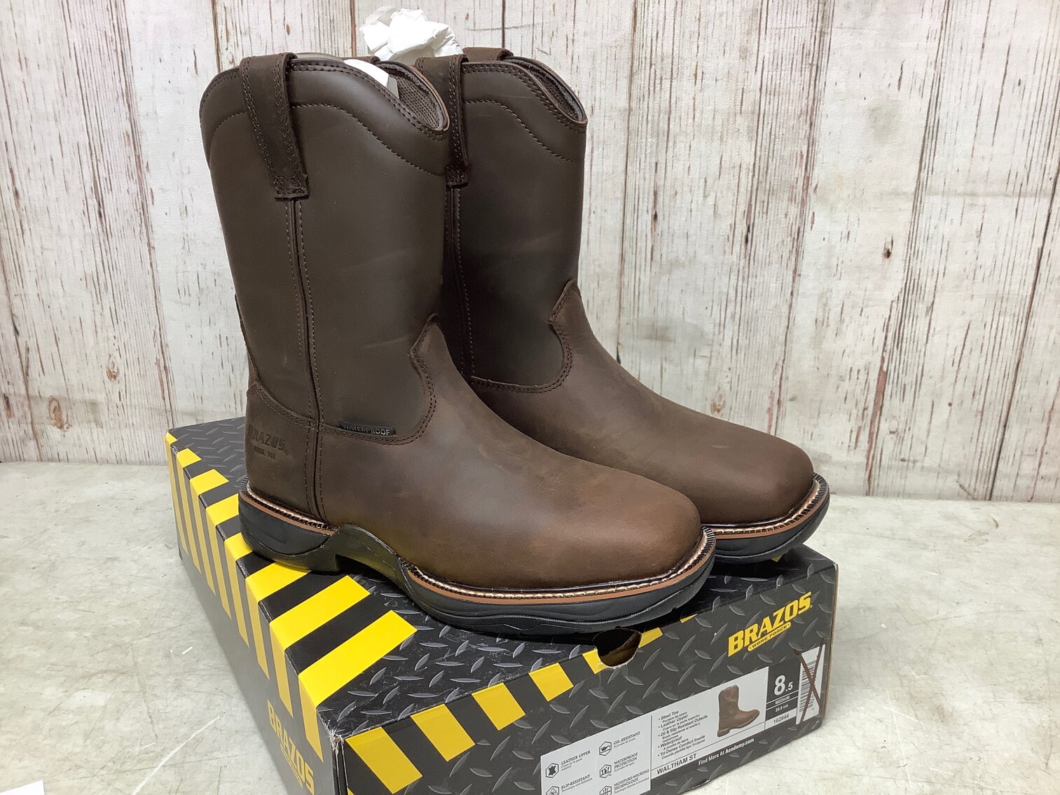 Mens 8.5, Brazos, Waltham ST