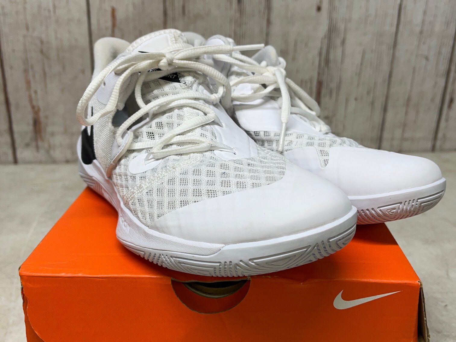M/6 W/7.5 Nike Zoom Hyperspeed Court