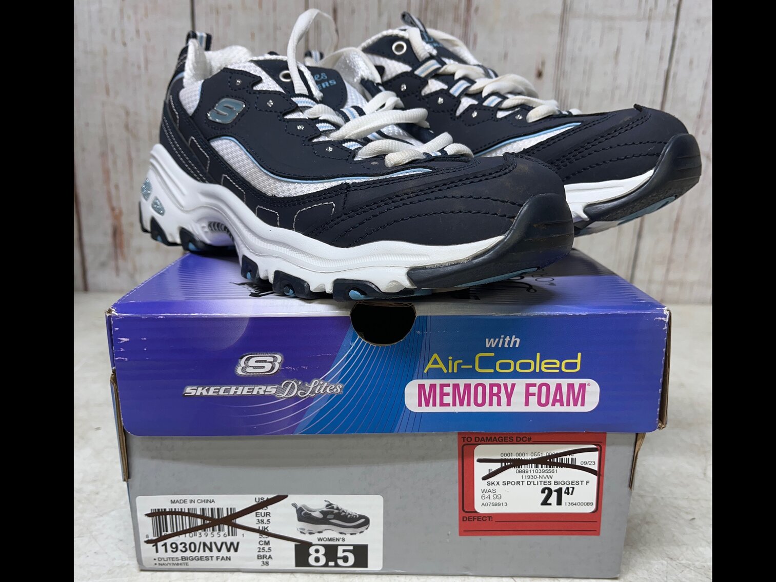 Women's 8.5 Skechers D'Lites