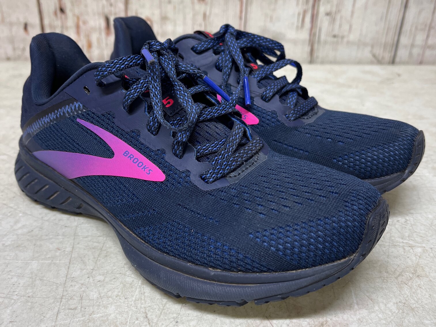 Women's 6 Brooks Anthem 5