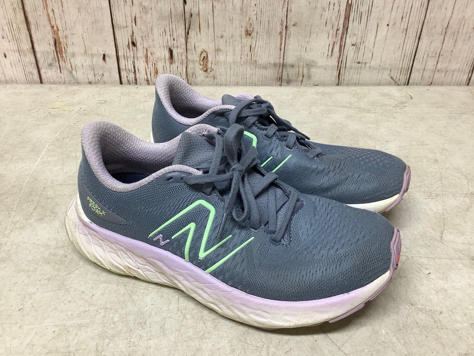 Womens 8, New Balance