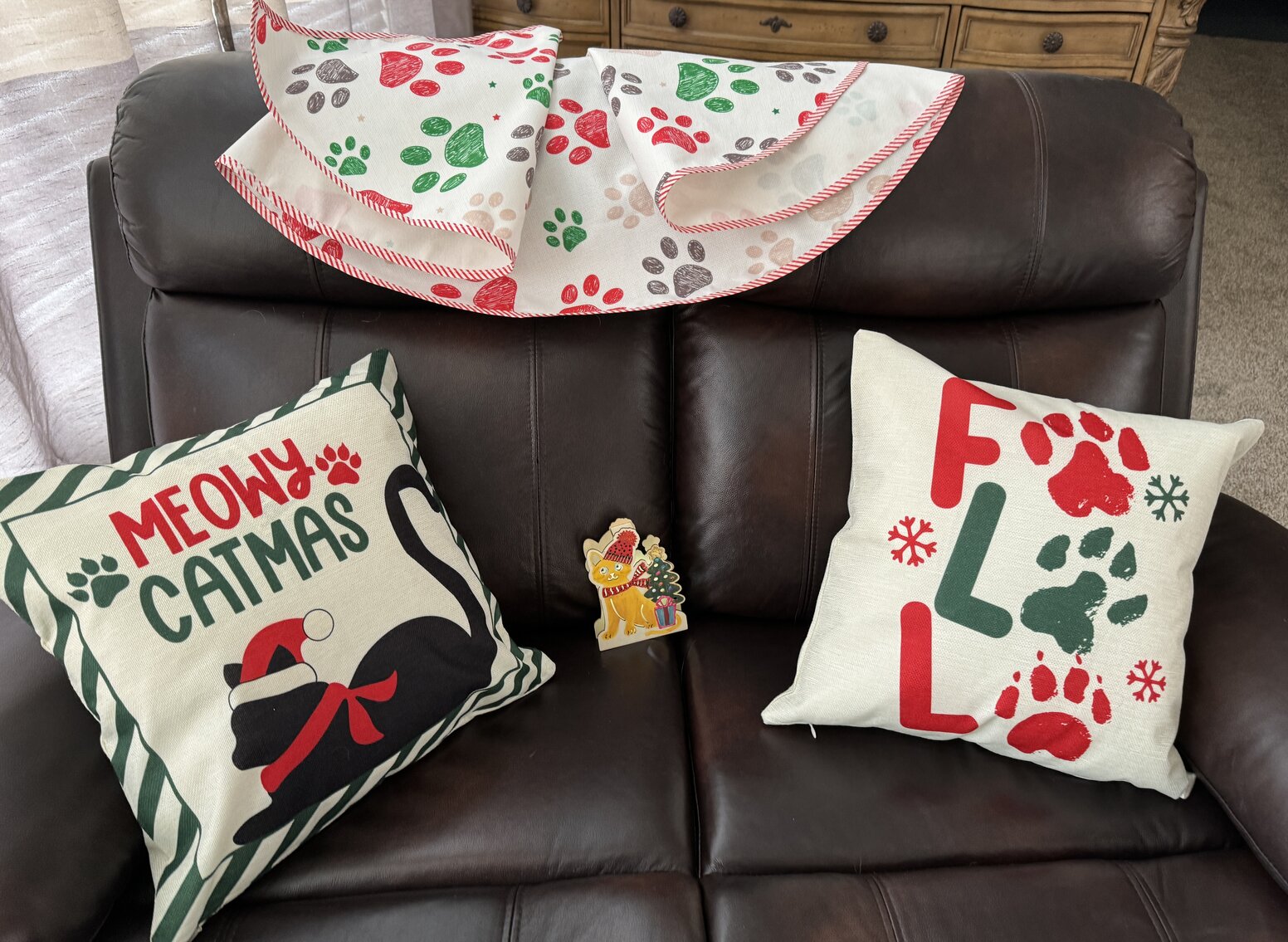 Christmas Cat 2 Pillow Set with Kitty Ornament and Shelf Sitter