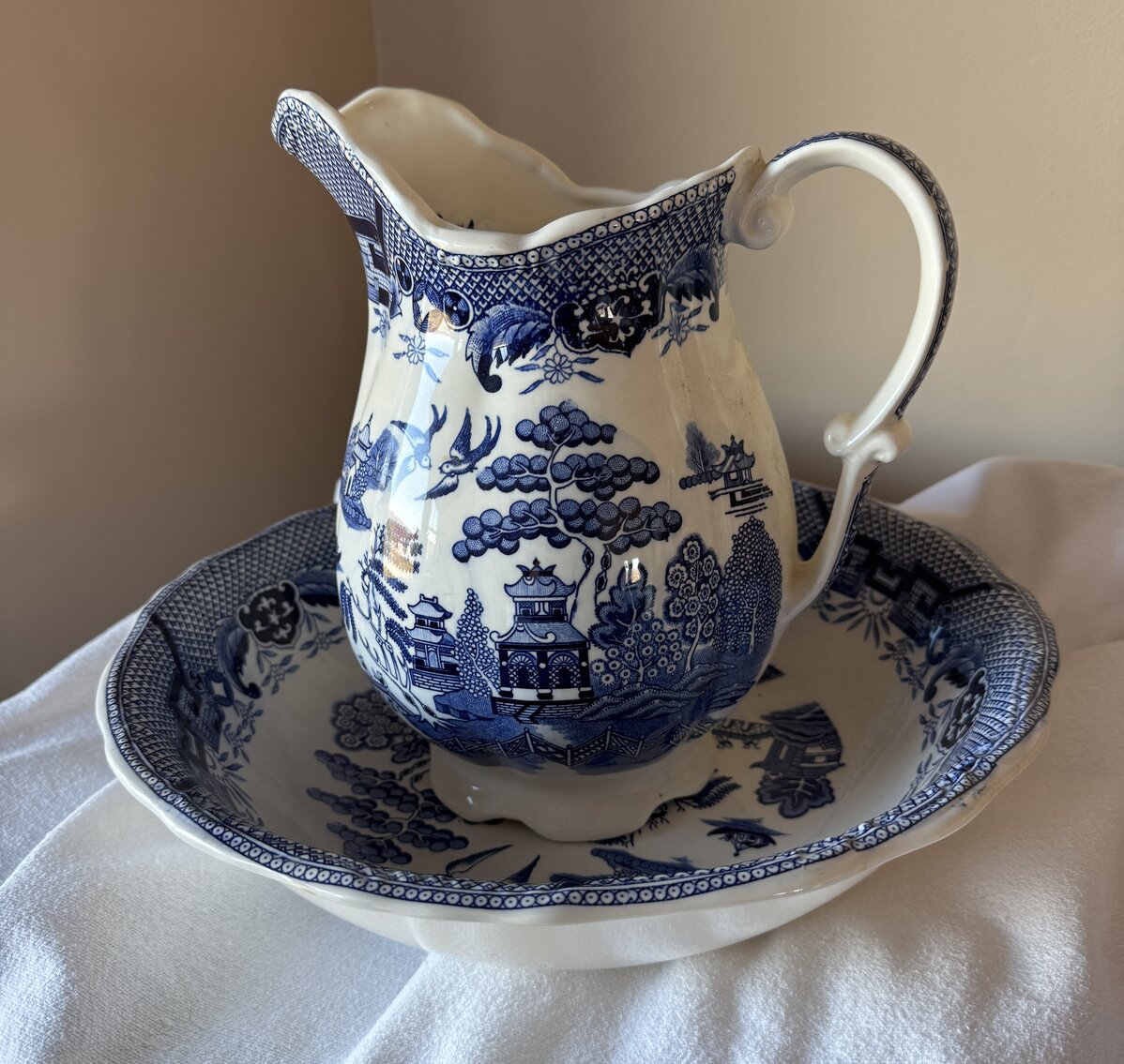 Blue Willow Large Basin and Pitcher Set 