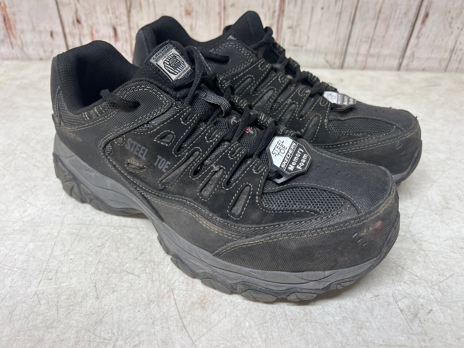 Mens 10.5 Sketcher ST work shoe 