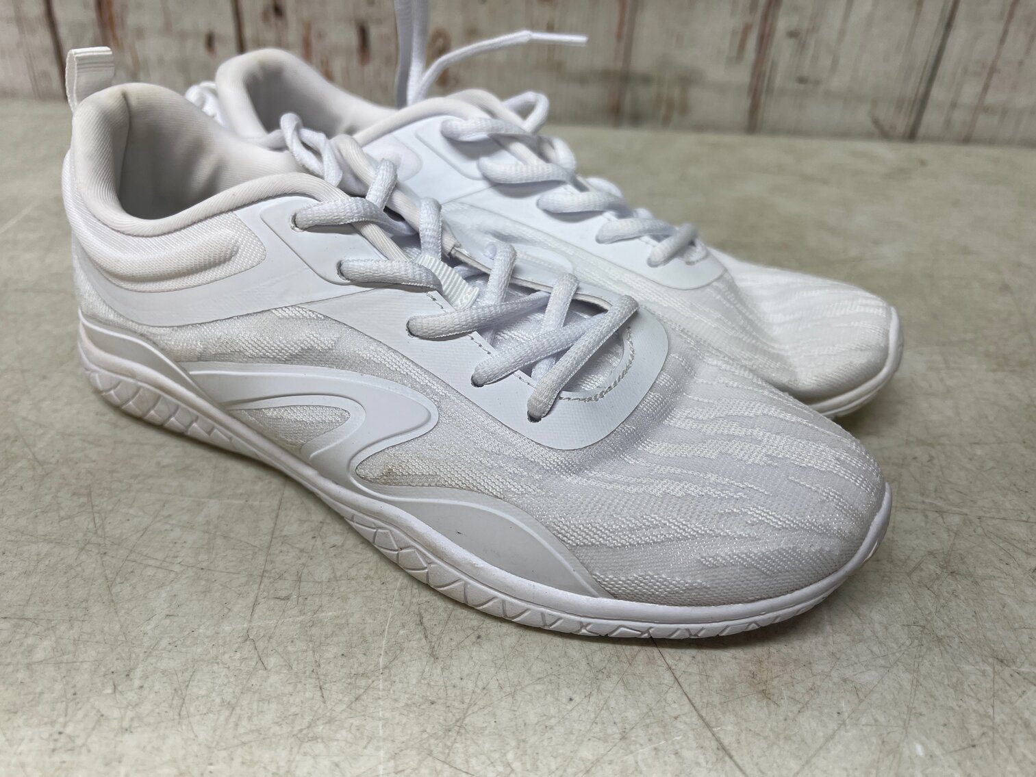 Womens 7.5 BCG memory foam shoe 
