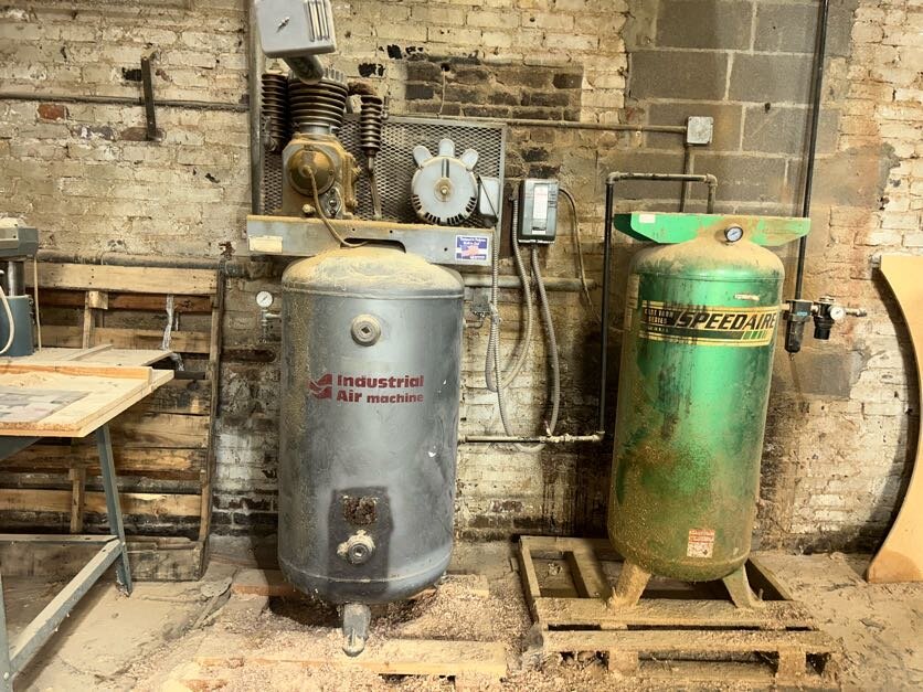 Industiral Air Compressor with two expansion tanks