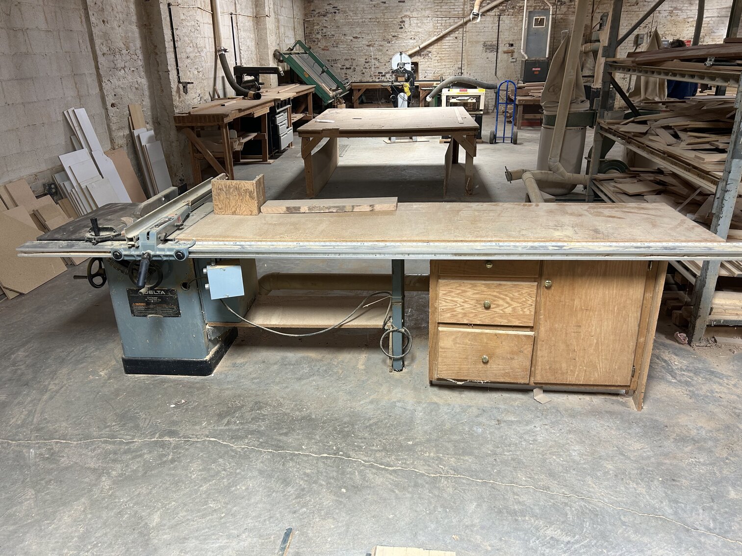 Delta Table Saw with large outfeed table