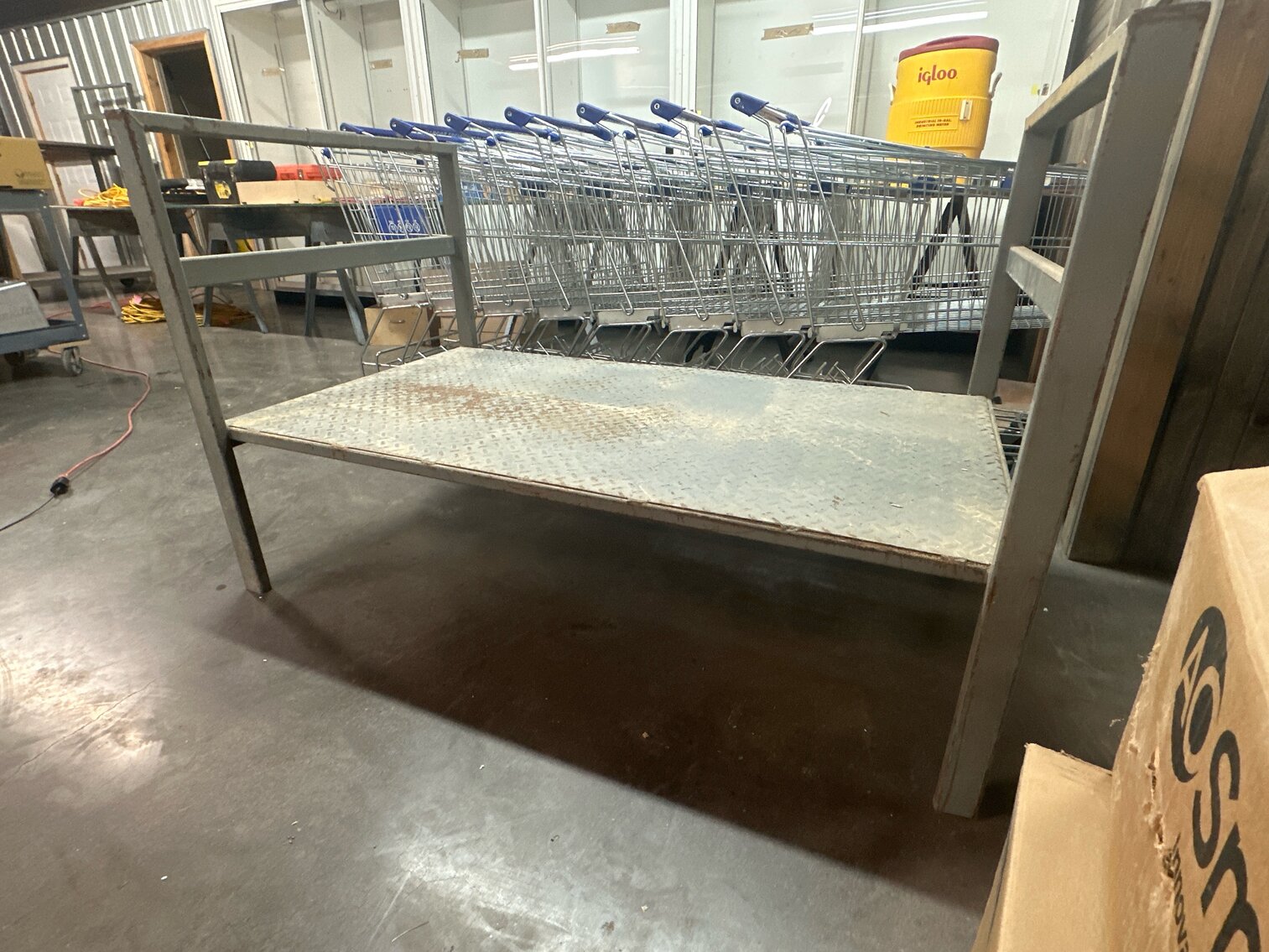 Metal stand - not on wheels
