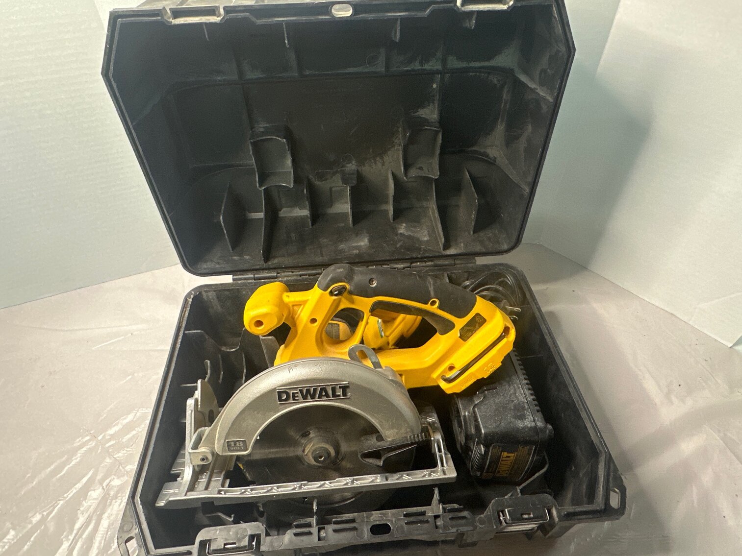 Dewalt cordless saw