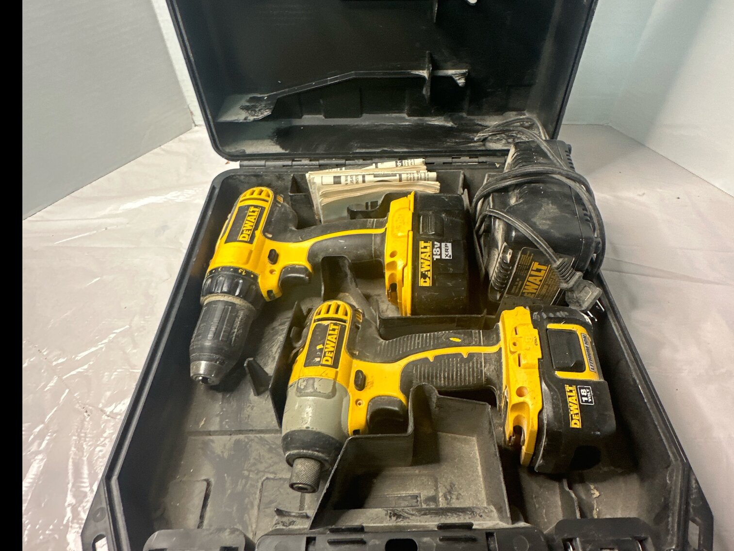Dewalt codless drill and cordless impact driver 1 of 2