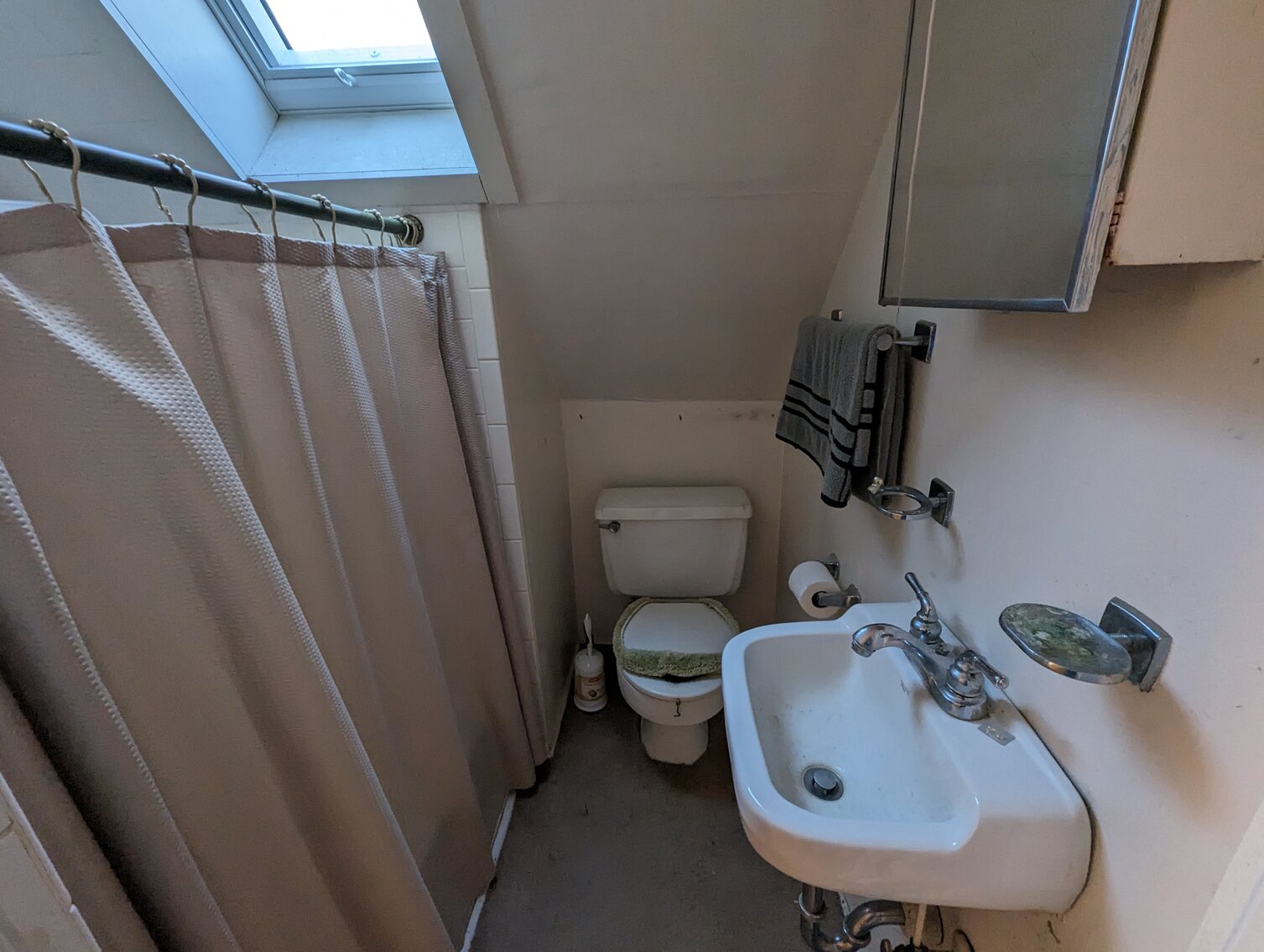 Image for 4 BR, 3 BA COLONIAL STYLE HOME W/ DETACHED GARAGE & STUDIO/EFFICIENCY APT. 1.42 +/- AC ; ANTIQUES, COLLECTIBLES, FURNITURE, TOOLS, & MORE!