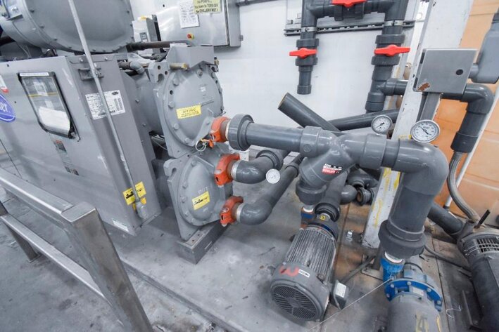 Image for ***SOLD*** MJK1692 Carrier Chiller System with Control Panels Motors and Water Tank Model: 30HXC086RZ – 661 AA