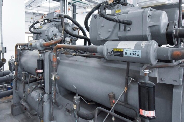 Image for ***SOLD*** MJK1692 Carrier Chiller System with Control Panels Motors and Water Tank Model: 30HXC086RZ – 661 AA