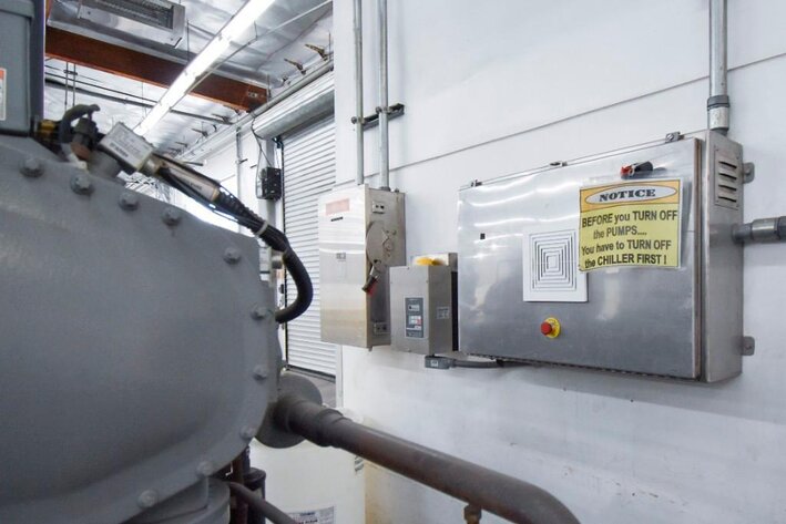 Image for ***SOLD*** MJK1692 Carrier Chiller System with Control Panels Motors and Water Tank Model: 30HXC086RZ – 661 AA