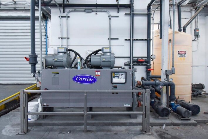 Image for ***SOLD*** MJK1692 Carrier Chiller System with Control Panels Motors and Water Tank Model: 30HXC086RZ – 661 AA