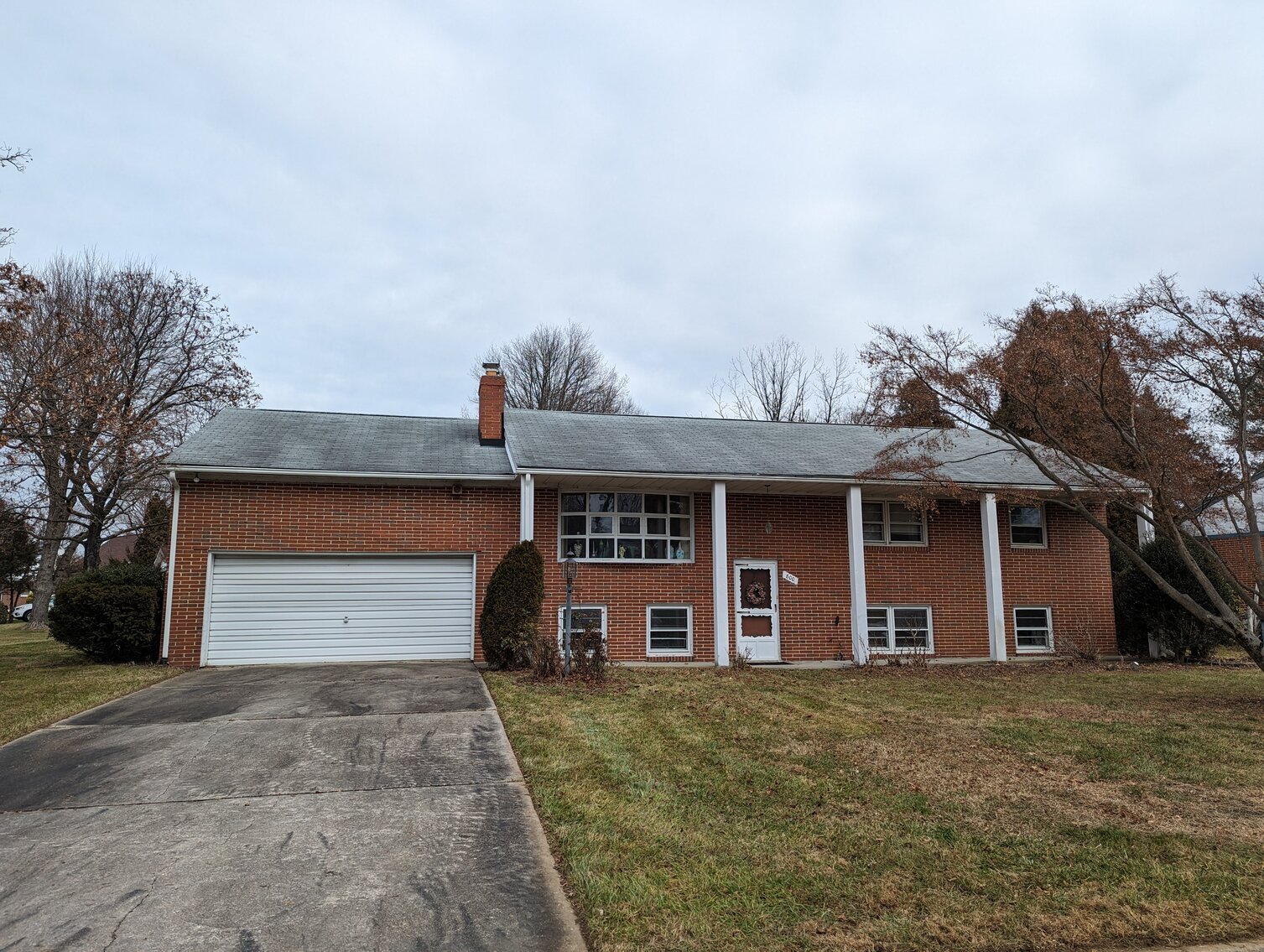 Image for 3 BR, 2 BA BRICK SPLIT LEVEL HOME W/ ATTACHED GARAGE ON 0.379 +/- ACRE CORNER LOT