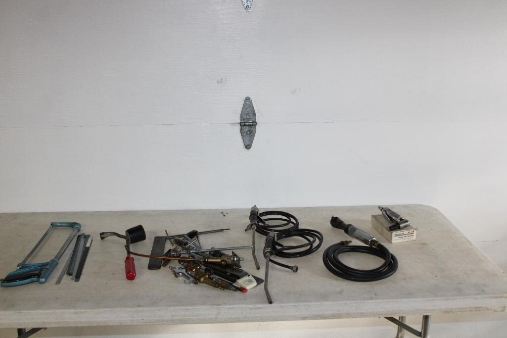 AIR TOOLS AND CHUCKS