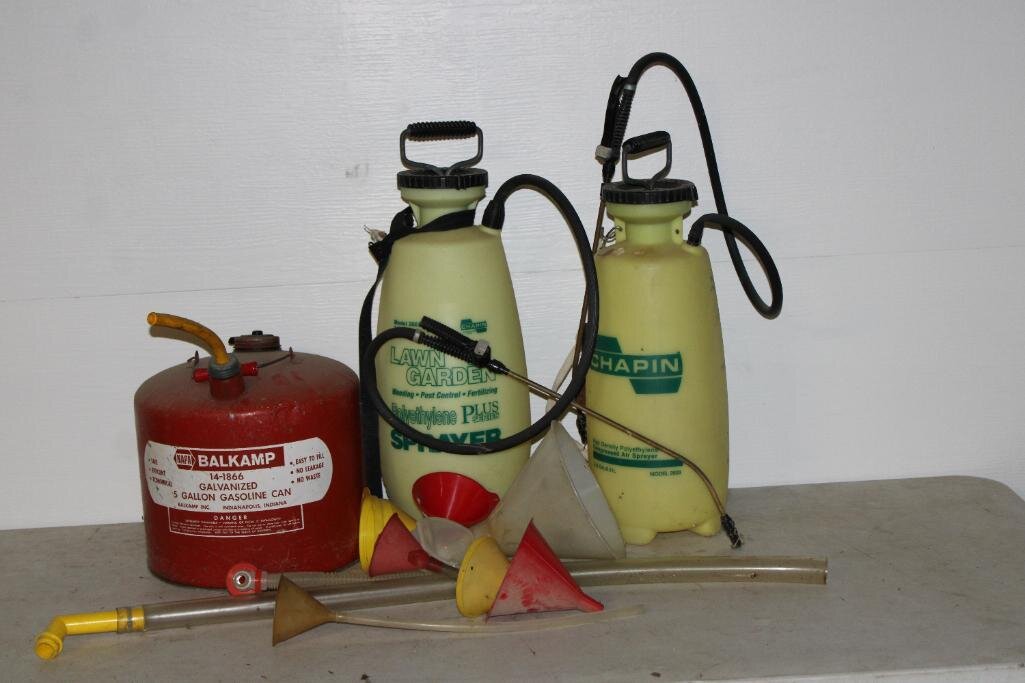 SPRAYERS, FUNNELS, GAS CAN