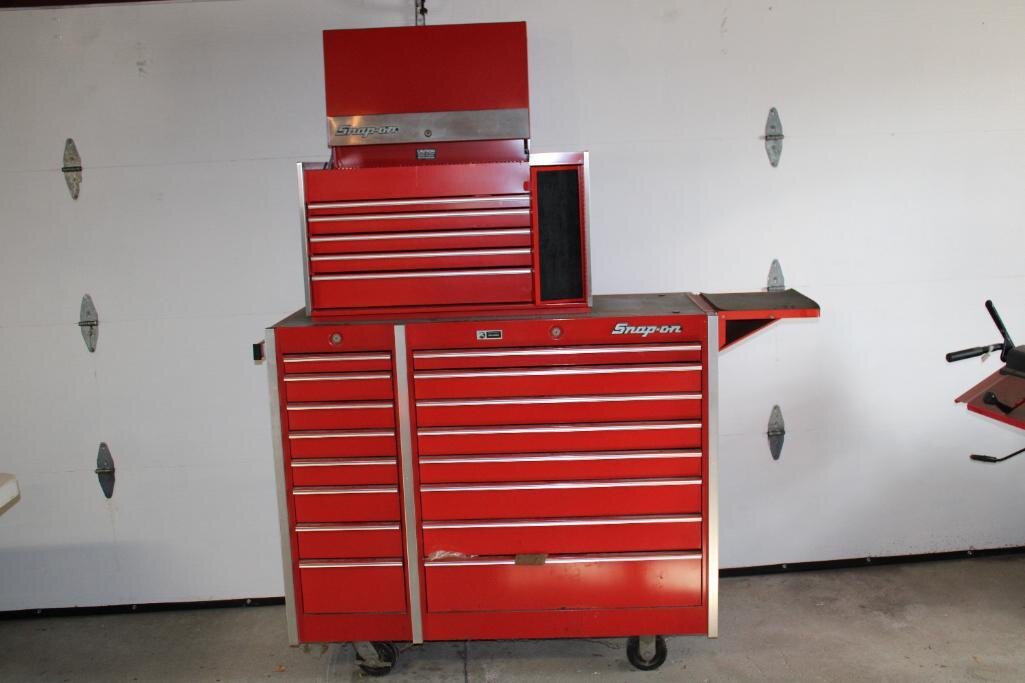 SNAP-ON 2 PIECE TOOL BOX ON CASTERS