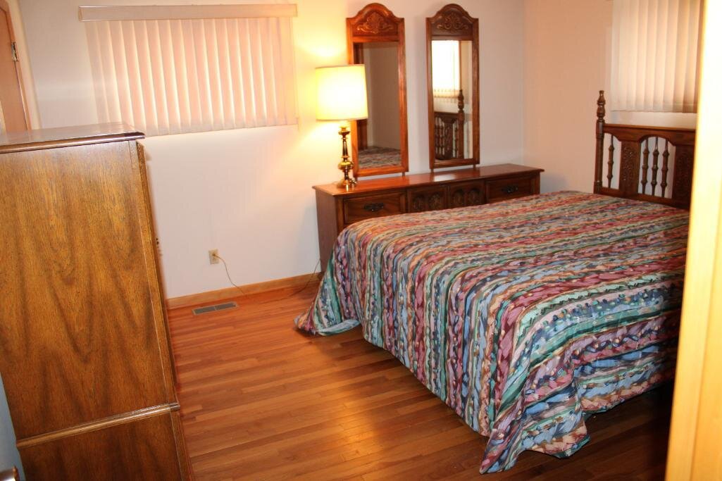 AMERICAN DREW BED ROOM SUITE