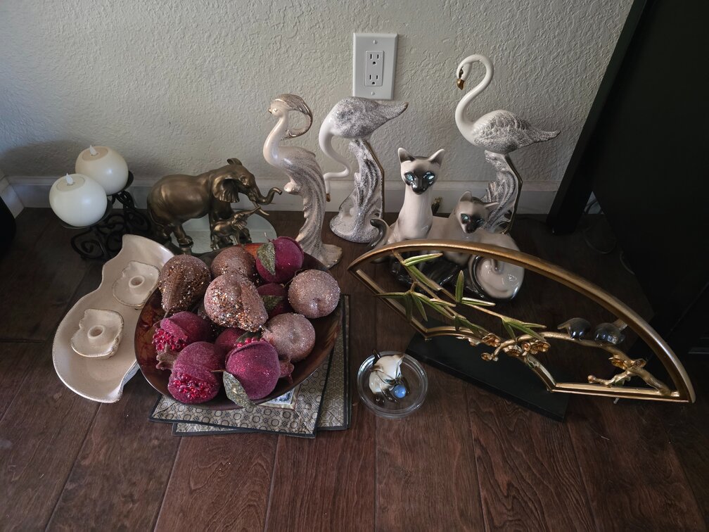Assorted Room Decor 16pcs