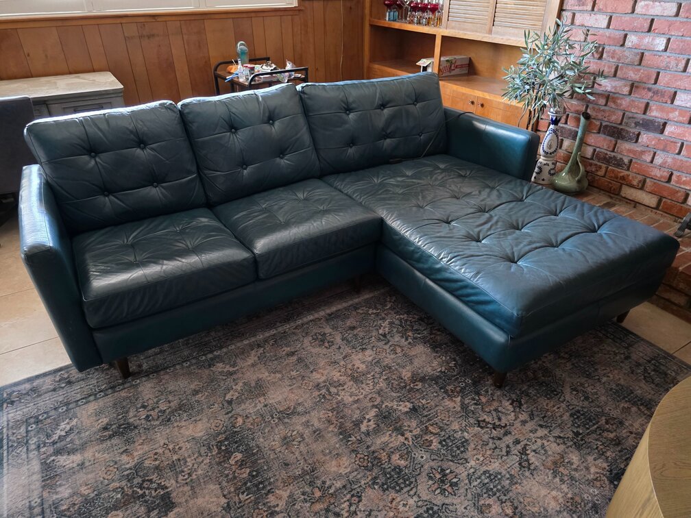 Omnia Essex Left Arm 2c Loveseat with Chaise