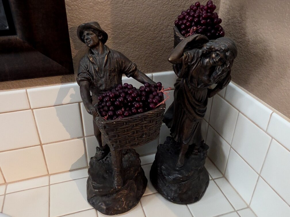 Decor Statues 2pc