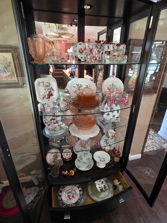 Cherry Glassware CONTENTS OF CABINET/ CABINET NOT INCLUDED