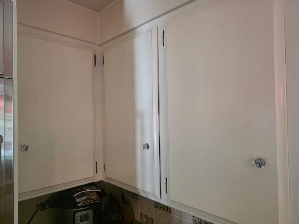 Misc.. Dishware And Cups CONTENTS OF CORNER 3 CABINETS