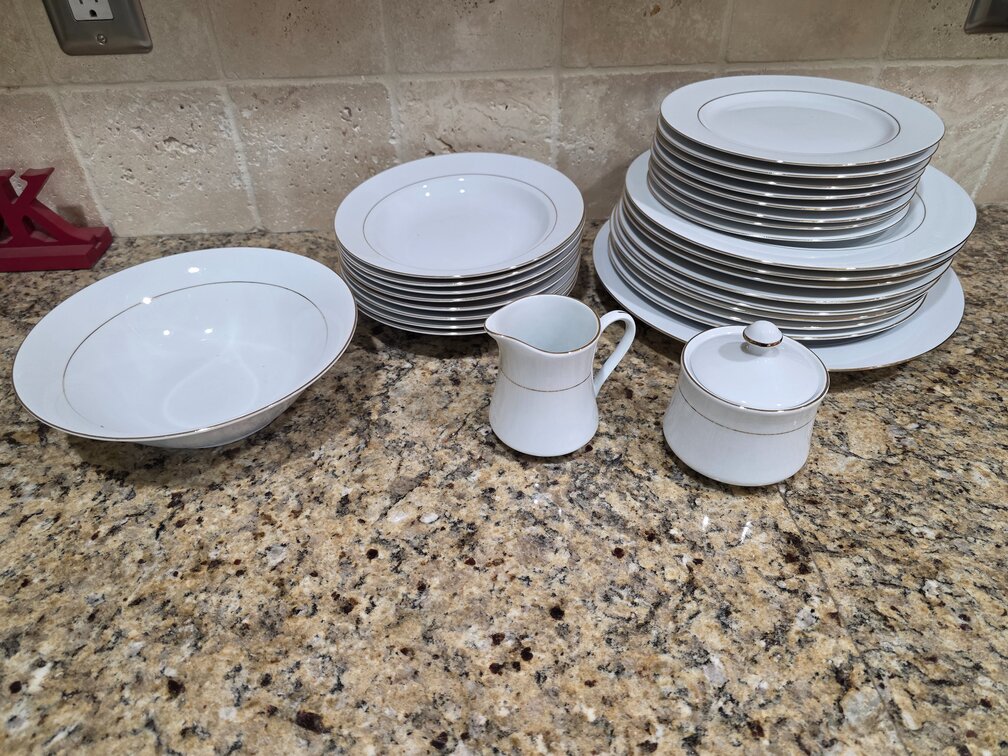 S.H.I Fine China Golden Reflections (28 Pcs)