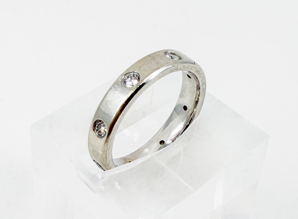 14K White Gold Diamond Flush-Set Band Size 6.5