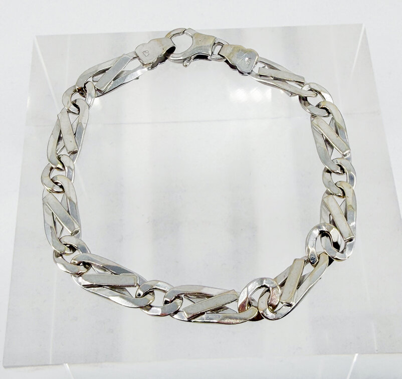 14K White Gold Figaro Link Bracelet 8", 19.47g
