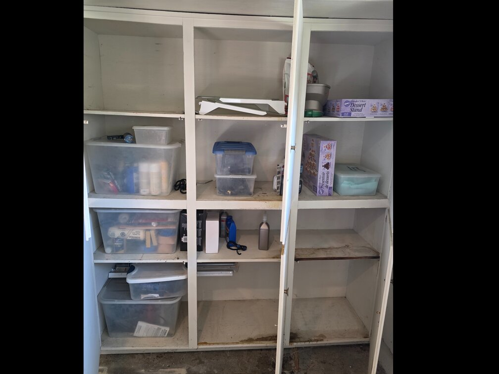 Garage Cabinet CONTENTS OF CABINET