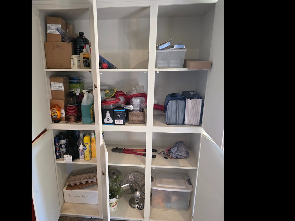 Garage Cabinet CONTENTS OF CABINET