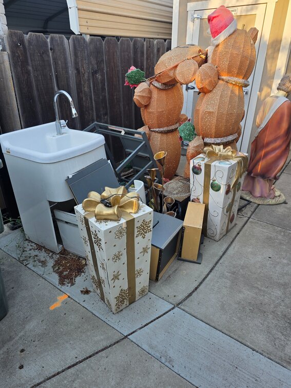 Holiday Decor CONTENTS OF PICTURES