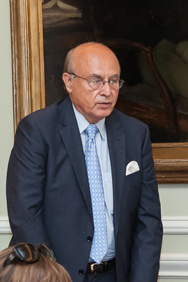 Ambassador Valdez addresses the fellows