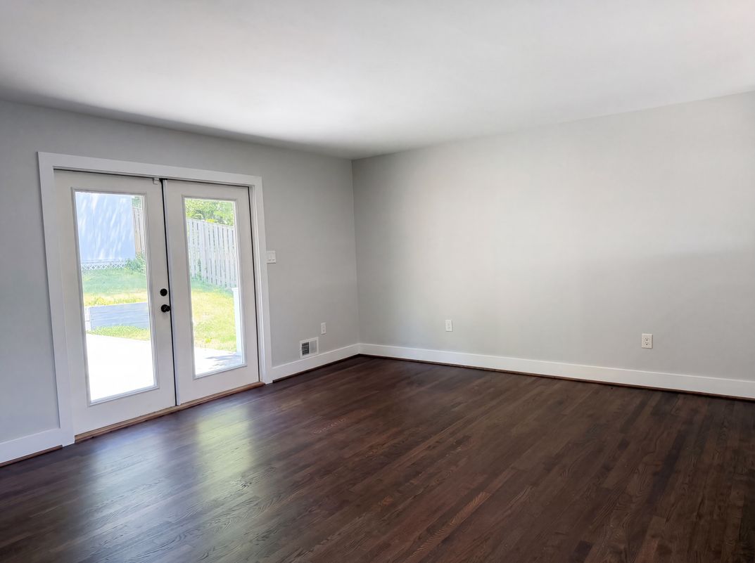 Photo 10 of 24 of 6515 Carriage Dr, Alexandria, VA