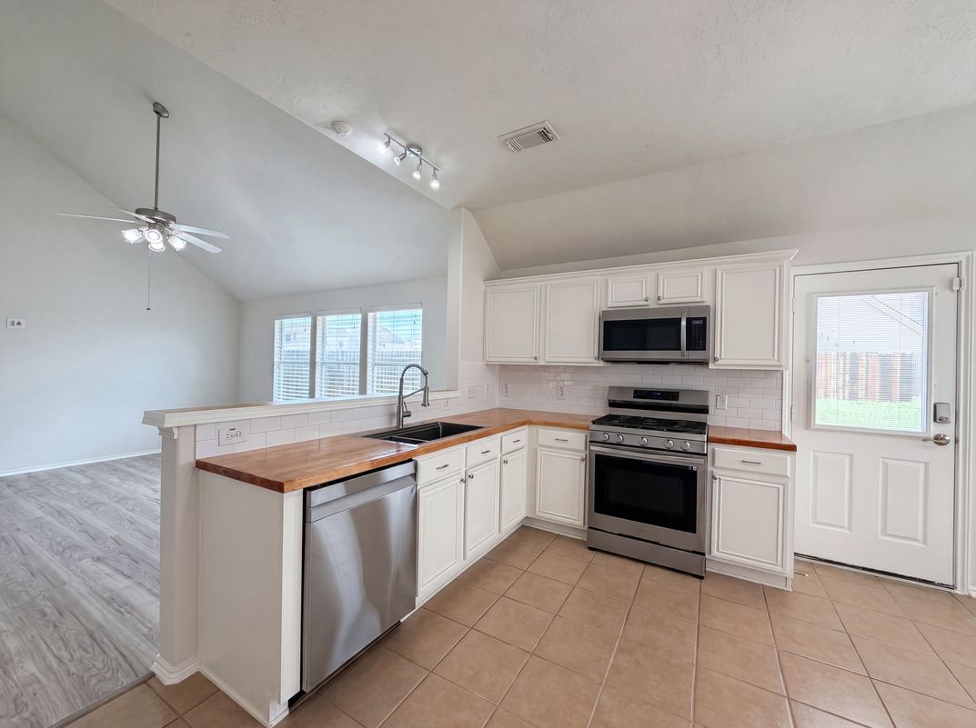 Photo 11 of 22 of 20615 Sandy Bay Ln, Katy, TX