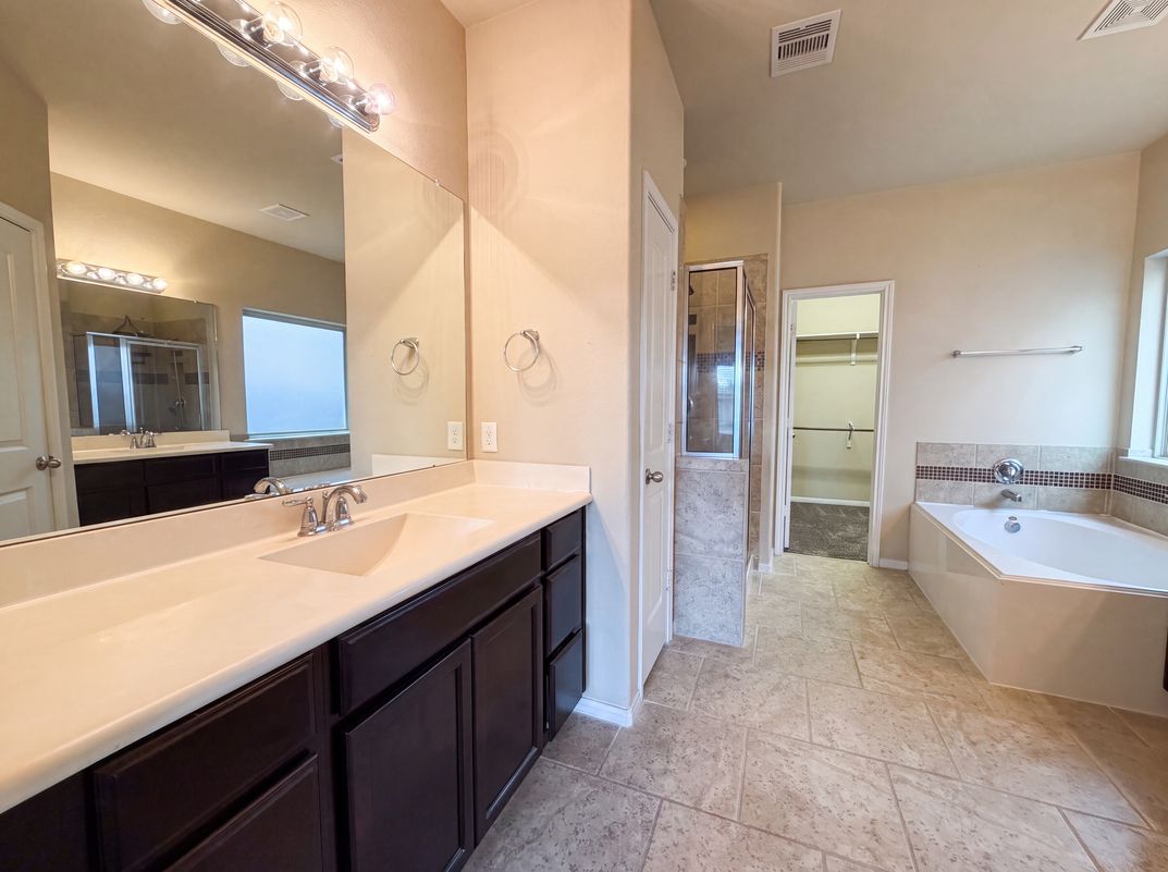 Photo 8 of 17 of 4511 Fenway Park Way, Spring, TX