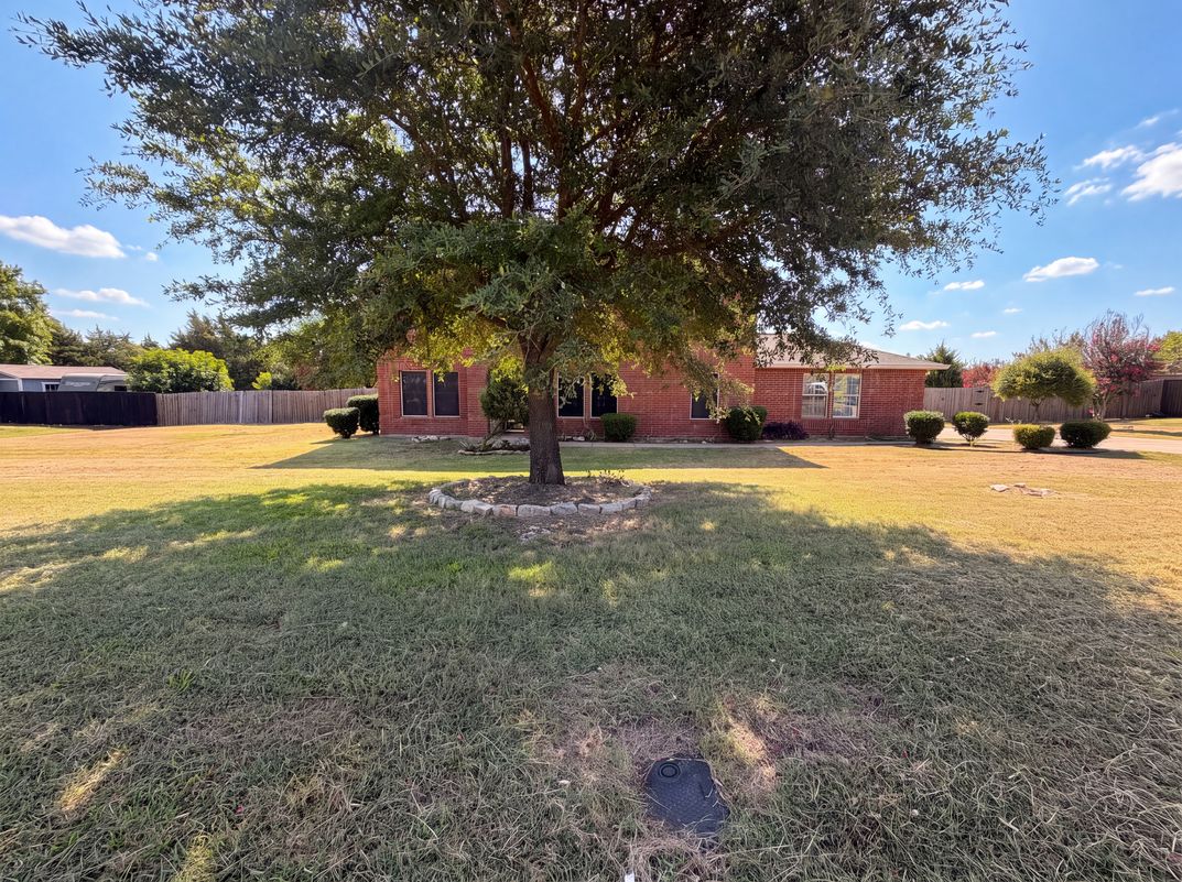 Photo 17 of 21 of 3940 Victory Ct, Midlothian, TX
