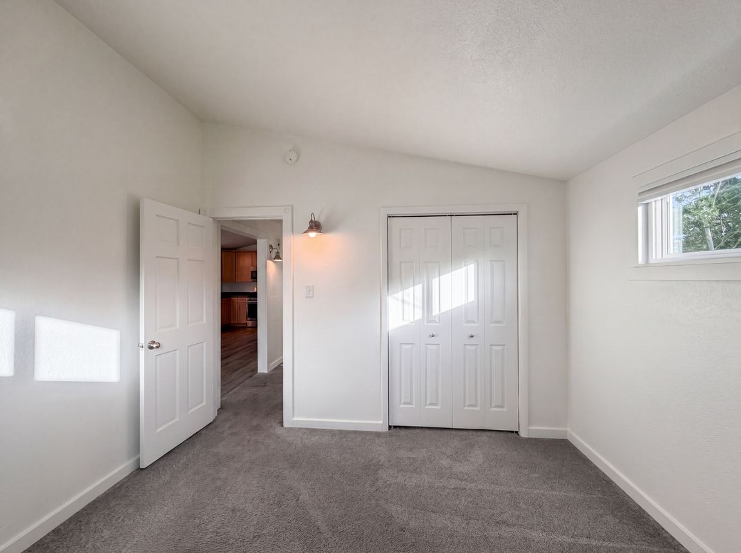 Photo 4 of 16 of 433 Sunnyside Ln, Longmont, CO