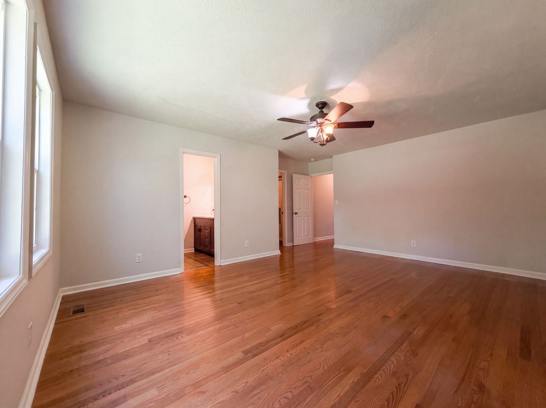 Photo 10 of 19 of 4060 Rosehill Rd, Fayetteville, NC