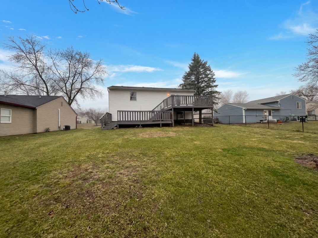 Photo 5 of 18 of 7739 Inverness Dr, Indianapolis, IN