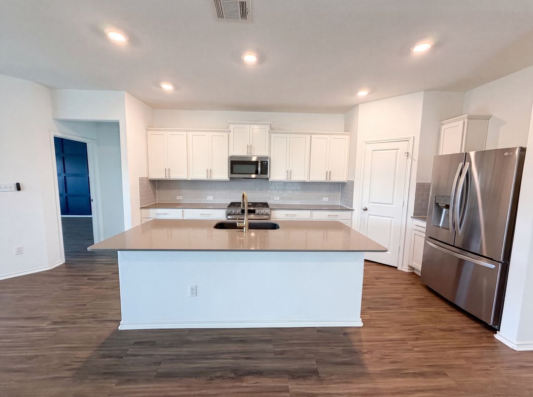 Photo 6 of 16 of 424 Wolf Springs Rd, Georgetown, TX