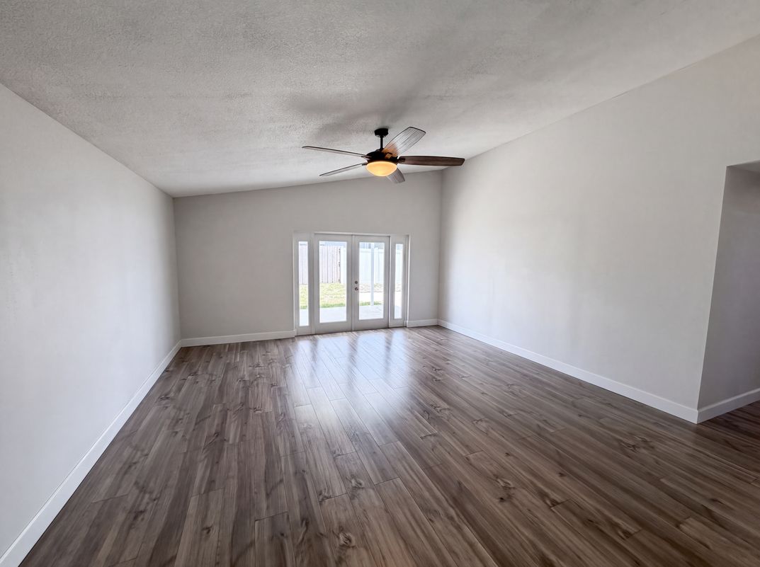 Photo 9 of 32 of 3800 Seminole Dr, Orlando, FL