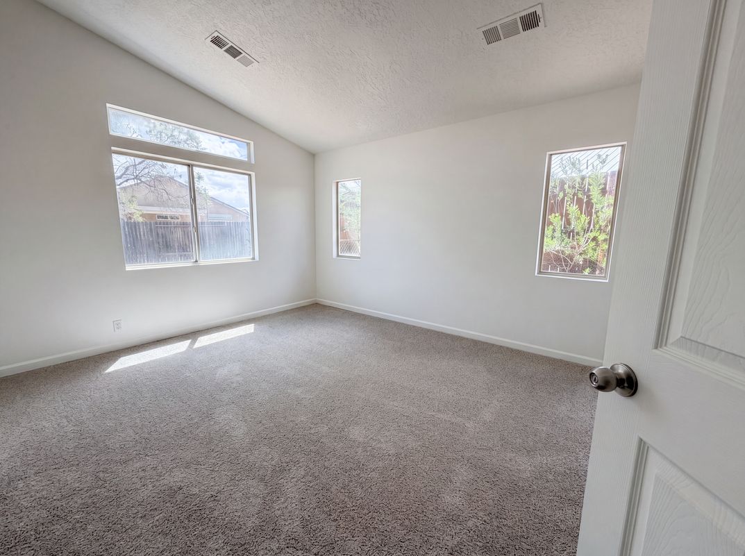 Photo 11 of 17 of 6948 Angela Dr NE, Rio Rancho, NM